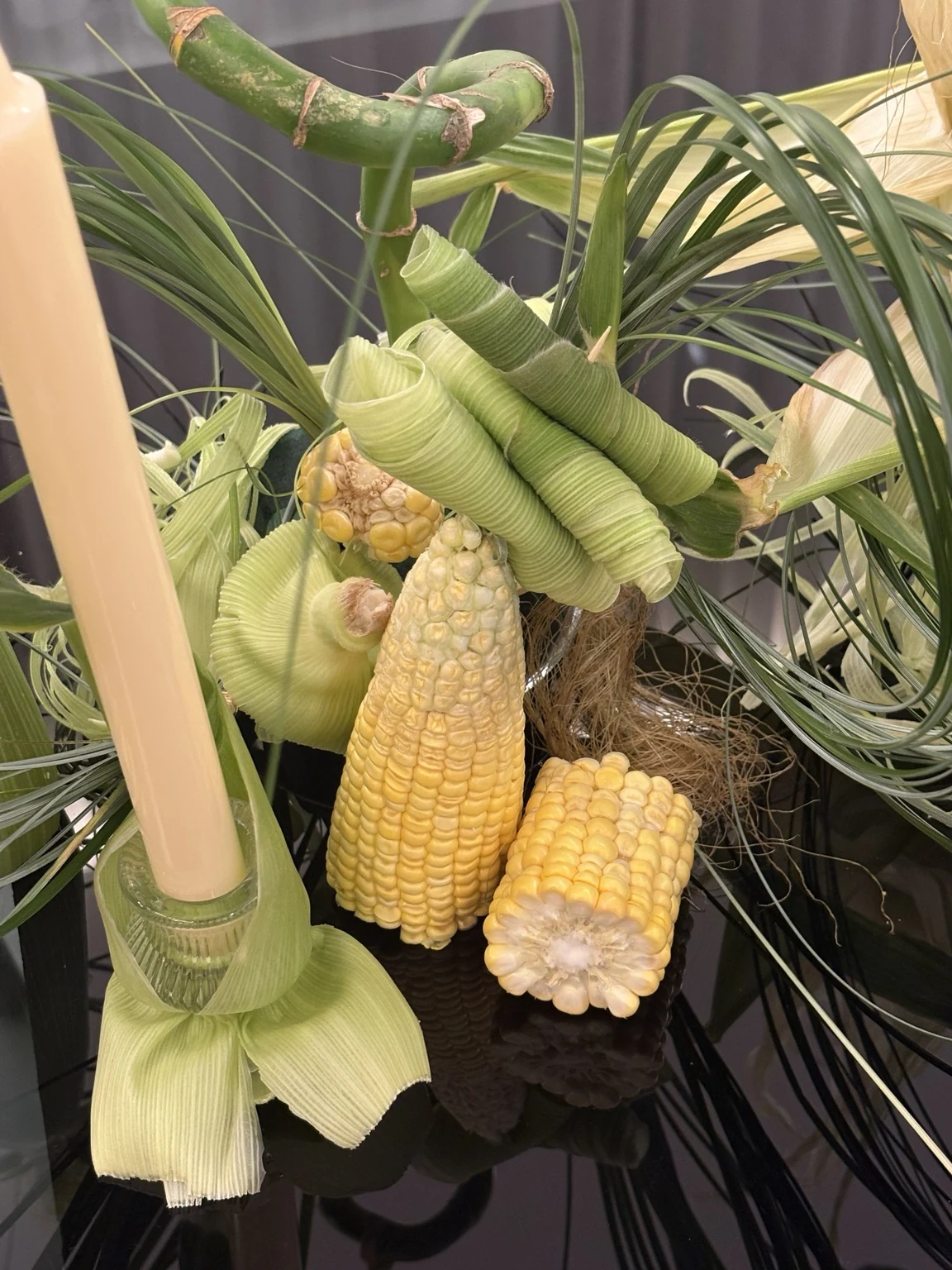 Close-up of cut corn cobs and curled leaves